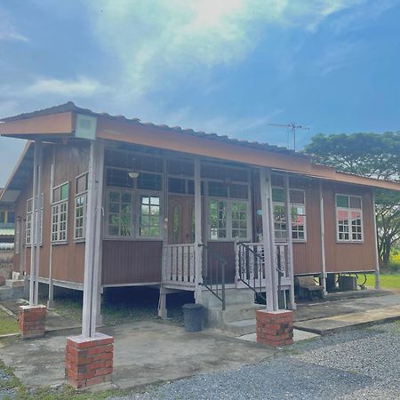 Tamteh Homestay Ayer Hitam Esterno foto