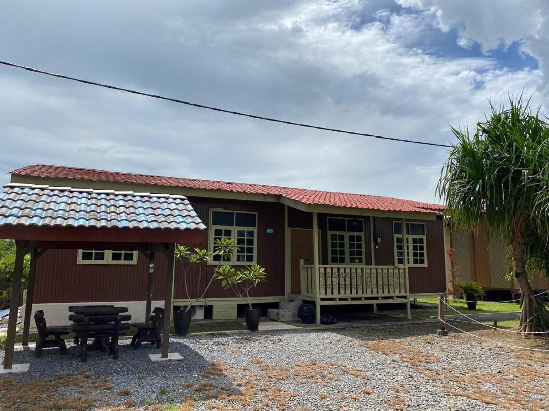 Tamteh Homestay Ayer Hitam Esterno foto