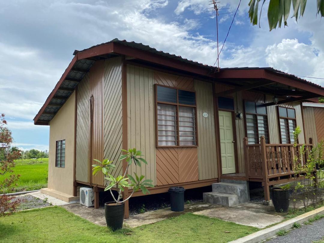 Tamteh Homestay Ayer Hitam Esterno foto