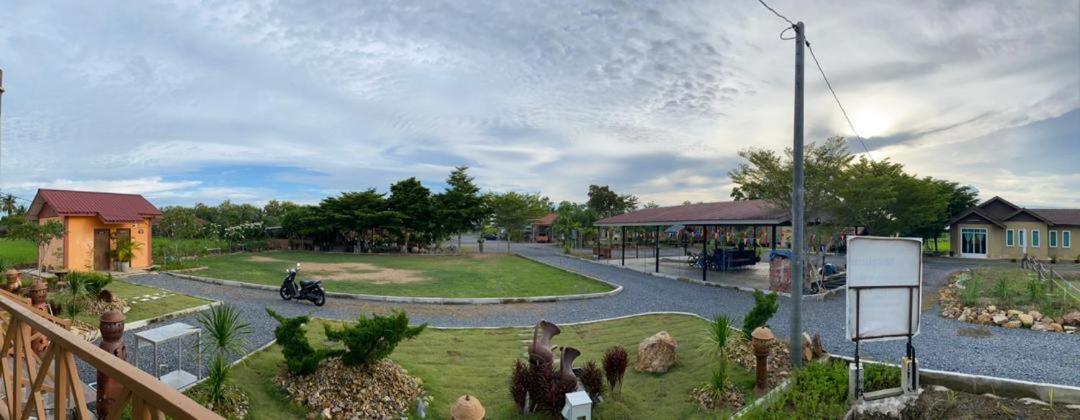 Tamteh Homestay Ayer Hitam Esterno foto