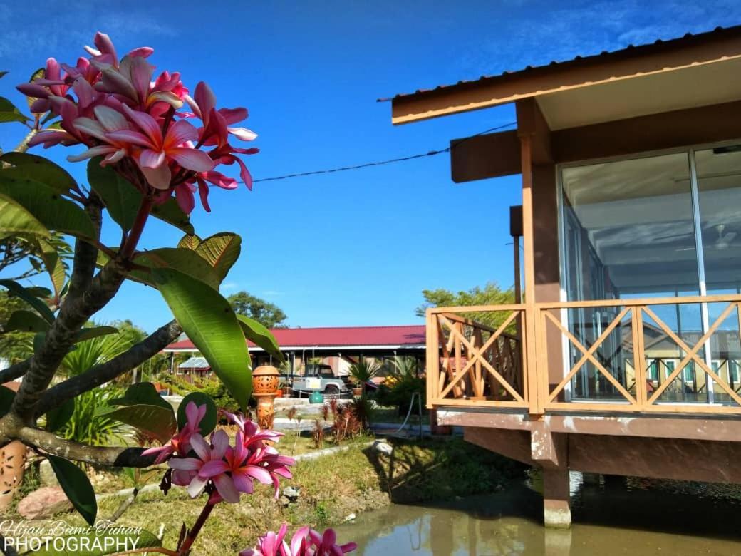 Tamteh Homestay Ayer Hitam Esterno foto