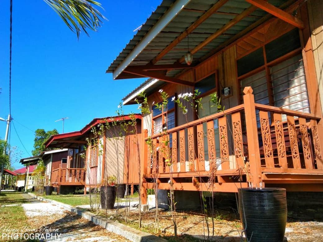 Tamteh Homestay Ayer Hitam Esterno foto