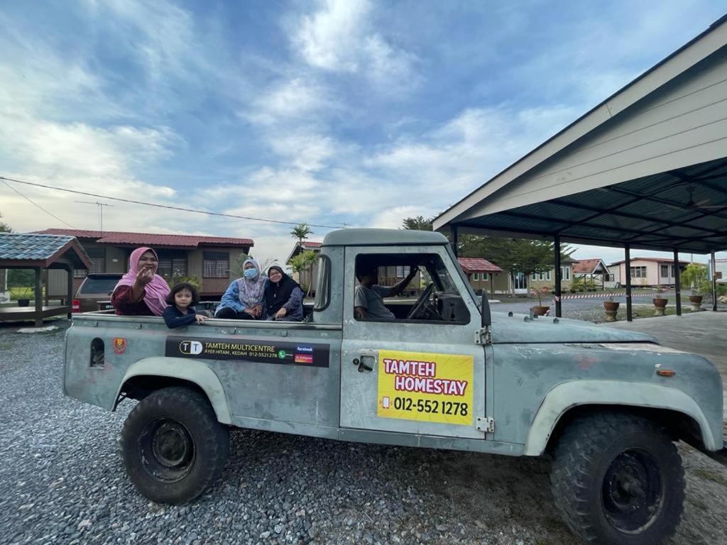 Tamteh Homestay Ayer Hitam Esterno foto