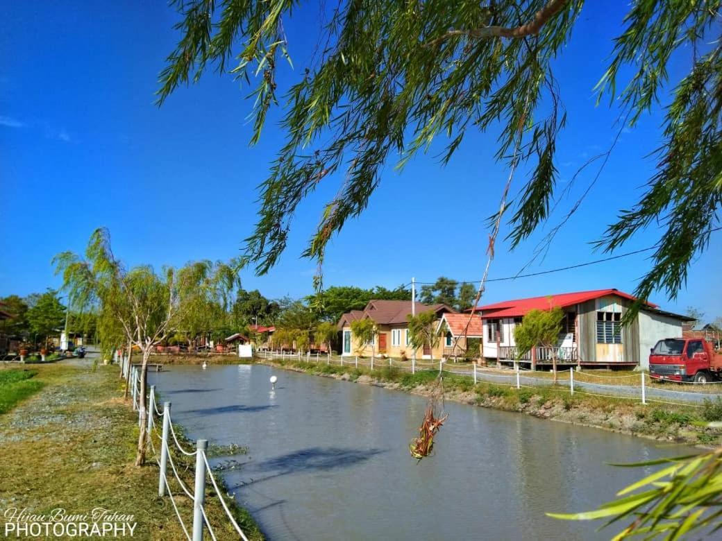 Tamteh Homestay Ayer Hitam Esterno foto