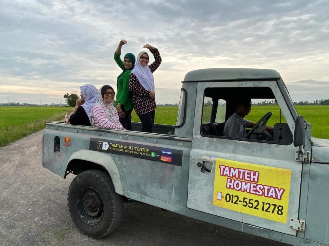Tamteh Homestay Ayer Hitam Esterno foto