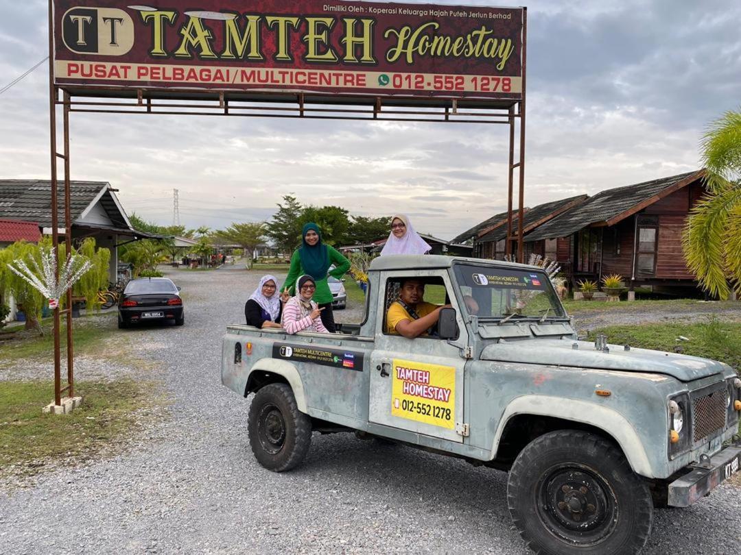 Tamteh Homestay Ayer Hitam Esterno foto