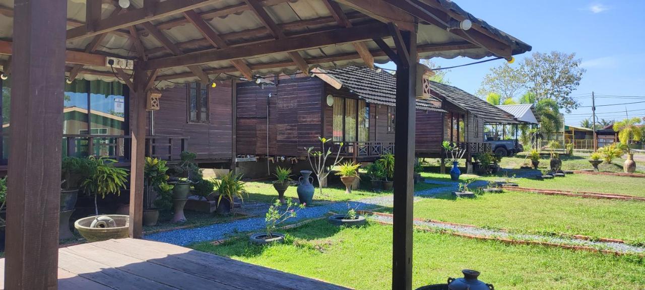 Tamteh Homestay Ayer Hitam Esterno foto