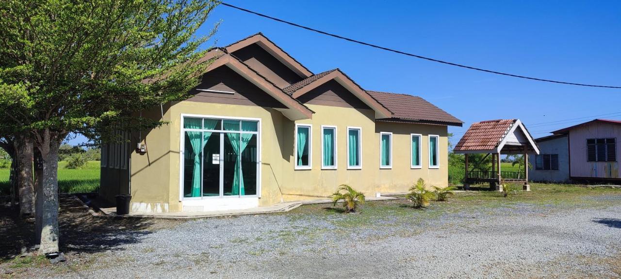 Tamteh Homestay Ayer Hitam Esterno foto