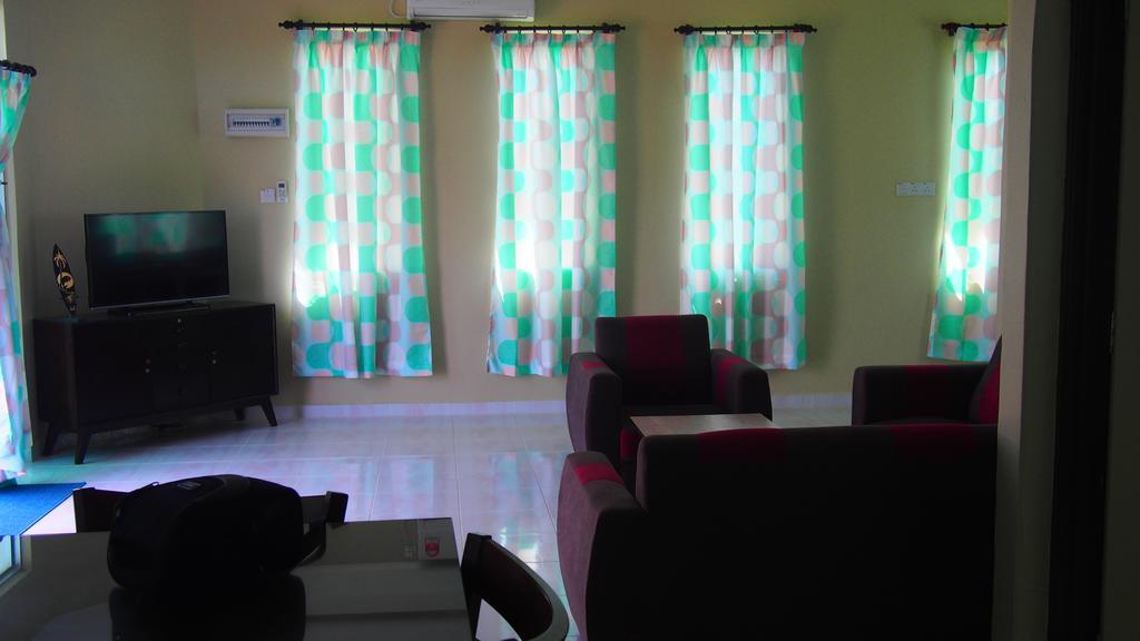 Tamteh Homestay Ayer Hitam Esterno foto
